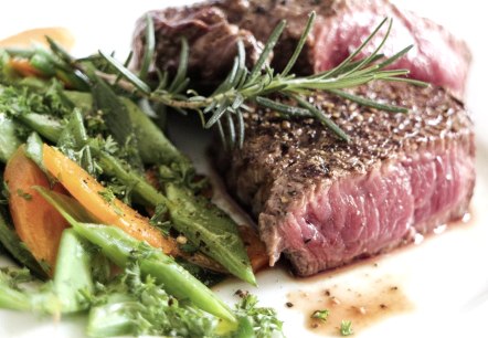 Steak im Hotel Restaurant Maas, © Hotel Restaurant Maas Steak im Hotel Restaurant Maas, © Hotel Restaurant Maas