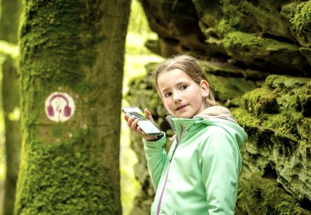 Spannende Geschichten bei der Lauschtour Grüne Hölle, © Eifel Tourismus GmbH, Dominik Ketz Spannende Geschichten bei der Lauschtour Grüne Hölle, © Eifel Tourismus GmbH, Dominik Ketz