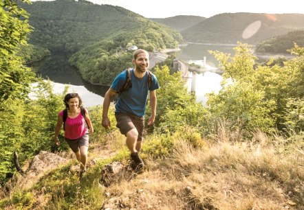 Wandern ohne Gepäck in der Eifel: Unbeschwerter Wanderspaß auf den Wanderwegen der Eifel., © Eifel Tourismus GmbH - D. Ketz Wandern ohne Gepäck in der Eifel: Unbeschwerter Wanderspaß auf den Wanderwegen der Eifel., © Eifel Tourismus GmbH - D. Ketz