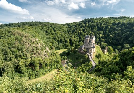 Die Burg Eltz in grüner Natur, © Rheinland-Pfalz Tourismus GmbH, D. Ketz Die Burg Eltz in grüner Natur, © Rheinland-Pfalz Tourismus GmbH, D. Ketz
