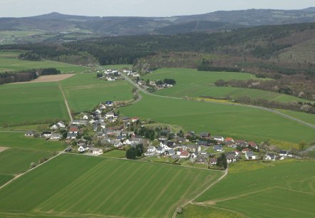 Blick auf Hirten, © Foto: Ortsgemeinde Hirten, Quelle: Touristik-Büro Vordereifel Blick auf Hirten, © Foto: Ortsgemeinde Hirten, Quelle: Touristik-Büro Vordereifel
