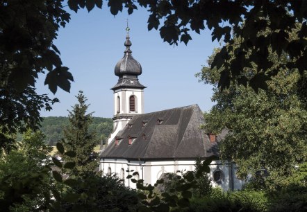 Barockkirche Saffig Außenansicht vom Park, © Kappest/Vulkanregion Laacher See Barockkirche Saffig Außenansicht vom Park, © Kappest/Vulkanregion Laacher See
