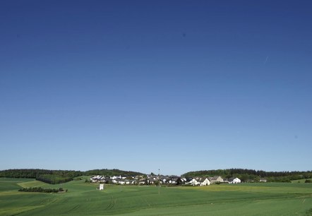 Ausblick auf Herresbach, © Foto: Laura Rinneburger, Quelle: Touristik-Büro Vordereifel Ausblick auf Herresbach, © Foto: Laura Rinneburger, Quelle: Touristik-Büro Vordereifel