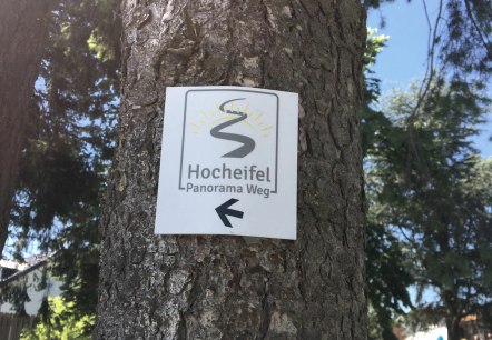 Ausschilderung Plakette Hocheifel Panorama-Weg Adenau , Insul, © Tourist-Information Hocheifel-Nürburgring Ausschilderung Plakette Hocheifel Panorama-Weg Adenau , Insul, © Tourist-Information Hocheifel-Nürburgring
