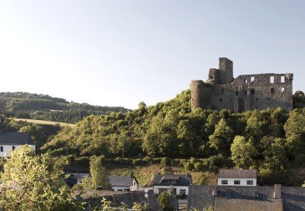 Blick auf den Ort und die Virneburg, © Kappest/Remet Blick auf den Ort und die Virneburg, © Kappest/Remet