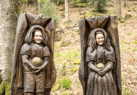 Selbst zur Märchenfigur werden auf dem Märchenpfad Bollendorf, © Eifel Tourismus GmbH, Dominik Ketz Selbst zur Märchenfigur werden auf dem Märchenpfad Bollendorf, © Eifel Tourismus GmbH, Dominik Ketz
