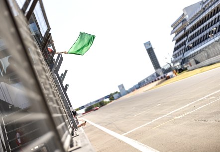 Start und Ziel, © Porsche Sports Cup ©Gruppe C GmbH aus Duisburg 1 Start und Ziel, © Porsche Sports Cup ©Gruppe C GmbH aus Duisburg 1
