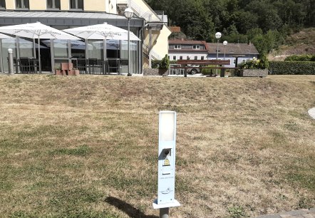 Charging station behind Hotel Euvea Neuerburg, © Felsenland Südeifel Tourismus GmbH Charging station behind Hotel Euvea Neuerburg, © Felsenland Südeifel Tourismus GmbH