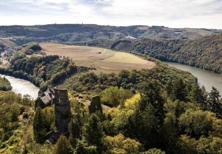 Ourtalschleife mit Burgruine Falkenstein, © Felsenland Südeifel Tourismus GmbH Ourtalschleife mit Burgruine Falkenstein, © Felsenland Südeifel Tourismus GmbH