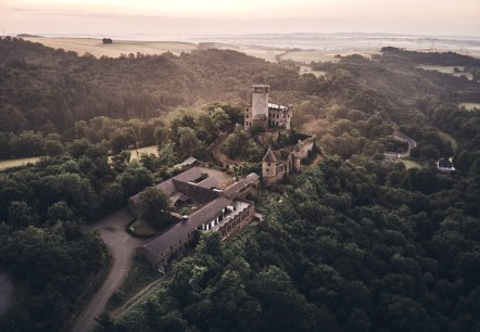 Sonnenaufgangsstimmung an der Burg Pyrmont, © Schieferland Kaisersesch Sonnenaufgangsstimmung an der Burg Pyrmont, © Schieferland Kaisersesch