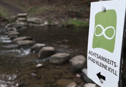 Wandern auf dem Achtsamkeitspfad Kleine-Kyll Wandern auf dem Achtsamkeitspfad Kleine-Kyll