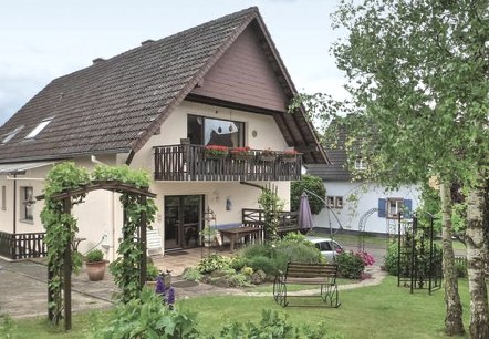 Haus mit Terrasse und Parkplatz, © Gertrud Wieser Haus mit Terrasse und Parkplatz, © Gertrud Wieser