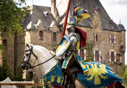 Ritter auf Burg Satzvey, © Mike Göhren - Der Fotoschmied Ritter auf Burg Satzvey, © Mike Göhren - Der Fotoschmied
