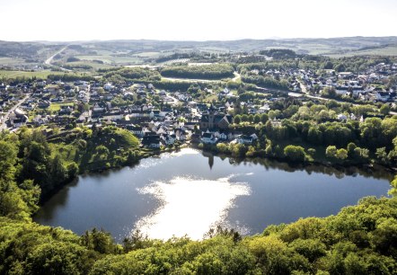 Blick von oben auf das Ulmener Maar, © GesundLand Vulkaneifel GmbH, D. Ketz Blick von oben auf das Ulmener Maar, © GesundLand Vulkaneifel GmbH, D. Ketz