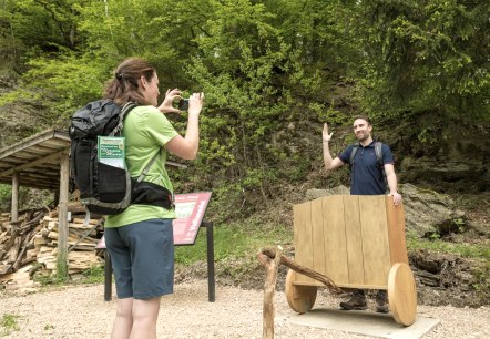 Journey with the Golden Chariot to the milestones of history on the Hochkelberg Panorama Trail, © Eifel Tourismus GmbH, D. Ketz Journey with the Golden Chariot to the milestones of history on the Hochkelberg Panorama Trail, © Eifel Tourismus GmbH, D. Ketz