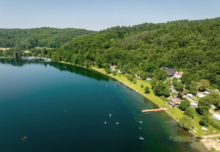Laacher See mit Segelclub und Campingplatz, © Eifeltourismus GmbH, Dominik Ketz Laacher See mit Segelclub und Campingplatz, © Eifeltourismus GmbH, Dominik Ketz