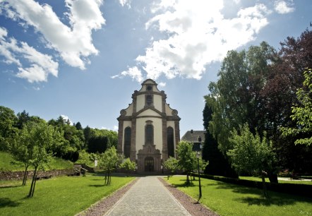 Le monastère de Himmerod sur la 13e étape de l'Eifelsteig, © Rheinland-Pfalz Tourismus/D. Ketz Le monastère de Himmerod sur la 13e étape de l'Eifelsteig, © Rheinland-Pfalz Tourismus/D. Ketz