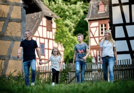Unterwegs mit Kindern im Freilichtmuseum Kommern, © Dr. Nils Nöll Unterwegs mit Kindern im Freilichtmuseum Kommern, © Dr. Nils Nöll