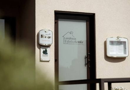 Landhaus Eifelschenke Außenansicht, © VerBildLicht Fotografie Landhaus Eifelschenke Außenansicht, © VerBildLicht Fotografie
