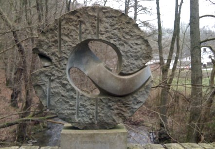 Das Mahnmal an der Brücke Das Mahnmal an der Brücke