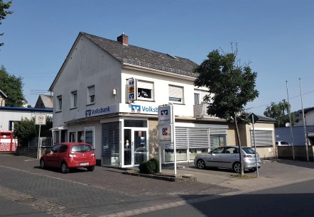 Volksbank Ettringen, © Foto: Svenja Schulze-Entrup, Quelle: Touristik-Büro Vordereifel Volksbank Ettringen, © Foto: Svenja Schulze-Entrup, Quelle: Touristik-Büro Vordereifel