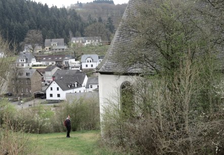 Kapelle mit Blick nach Virneburg, © Foto: Svenja Schulze-Entrup, Quelle: Touristik-Büro Vordereifel Kapelle mit Blick nach Virneburg, © Foto: Svenja Schulze-Entrup, Quelle: Touristik-Büro Vordereifel
