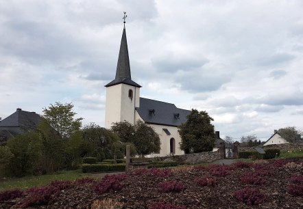 Vue de l'église depuis le jardin du presbytère, © Tourist Information Wittlich Stadt & Land Vue de l'église depuis le jardin du presbytère, © Tourist Information Wittlich Stadt & Land