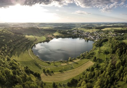 Blick auf das Schalkenmehrener Maar, © Eifel Tourismus GmbH Blick auf das Schalkenmehrener Maar, © Eifel Tourismus GmbH