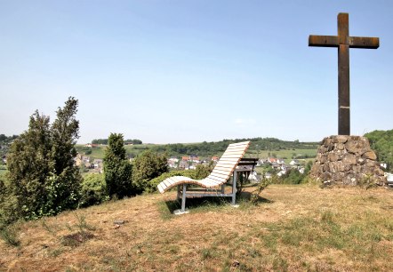 Liege am Ehrenkreuz Riethel, © Jürgen Thierfelder Liege am Ehrenkreuz Riethel, © Jürgen Thierfelder