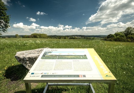 Infotafel Eifelblick, © Eifel Tourismus GmbH, Dominik Ketz Infotafel Eifelblick, © Eifel Tourismus GmbH, Dominik Ketz