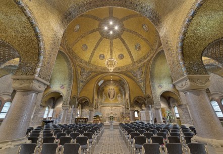 Erlöserkirche Gerolstein Innenansicht, © Foto Achim Meurer, https://achimmeurer.com/ Erlöserkirche Gerolstein Innenansicht, © Foto Achim Meurer, https://achimmeurer.com/