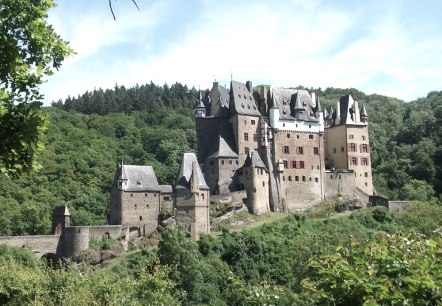 Die Burg Eltz ist eine der bekanntesten Burgen der Eifel und sehr gut erhalten., © Tourist-Information Maifeld - Ute Hub Die Burg Eltz ist eine der bekanntesten Burgen der Eifel und sehr gut erhalten., © Tourist-Information Maifeld - Ute Hub