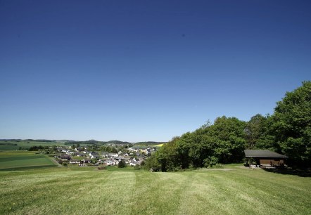 Ausblick von der Schutzhütte am Eichenbäumchen, © Foto: Laura Rinneburger, Quelle: Touristik-Büro Vordereifel Ausblick von der Schutzhütte am Eichenbäumchen, © Foto: Laura Rinneburger, Quelle: Touristik-Büro Vordereifel