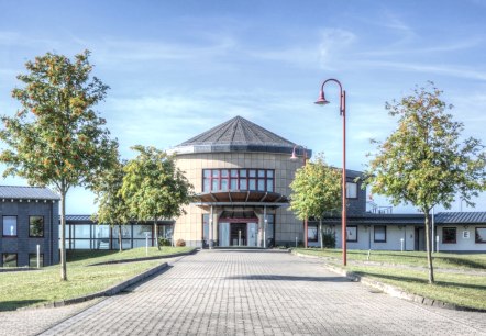 Verwaltungsgebäude im Frühsommer, © Verbandsgemeinde Kaisersesch Verwaltungsgebäude im Frühsommer, © Verbandsgemeinde Kaisersesch