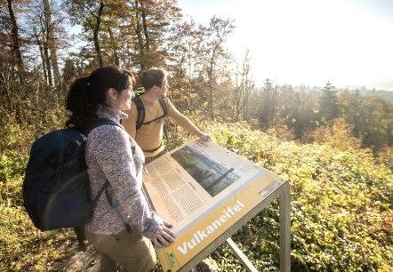 Profiter de la vue depuis le Hochkelberg, © Eifel Tourismus GmbH, D. Ketz Profiter de la vue depuis le Hochkelberg, © Eifel Tourismus GmbH, D. Ketz