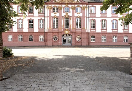 Ehemaliges Abteigebäude Portal, © Tourist-Information Prümer Land/PM Studio Ehemaliges Abteigebäude Portal, © Tourist-Information Prümer Land/PM Studio