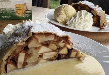 Apfelstrudel im Golfstübchen in Gillenfeld, © Golfstübchen Gillenfeld Apfelstrudel im Golfstübchen in Gillenfeld, © Golfstübchen Gillenfeld