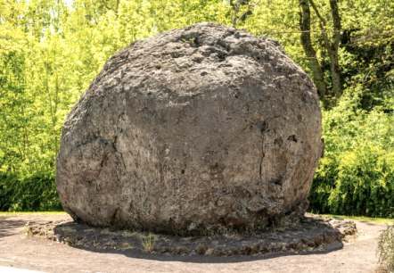 Lava bomb Strohn, D. Ketz Lava bomb Strohn, D. Ketz