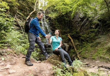 Wandern auf der HeimatSpur Wasserfall Erlebnisroute, am Klidinger Wasserfall, © Eifel Tourismus GmbH, AR-shapefruitAG Wandern auf der HeimatSpur Wasserfall Erlebnisroute, am Klidinger Wasserfall, © Eifel Tourismus GmbH, AR-shapefruitAG