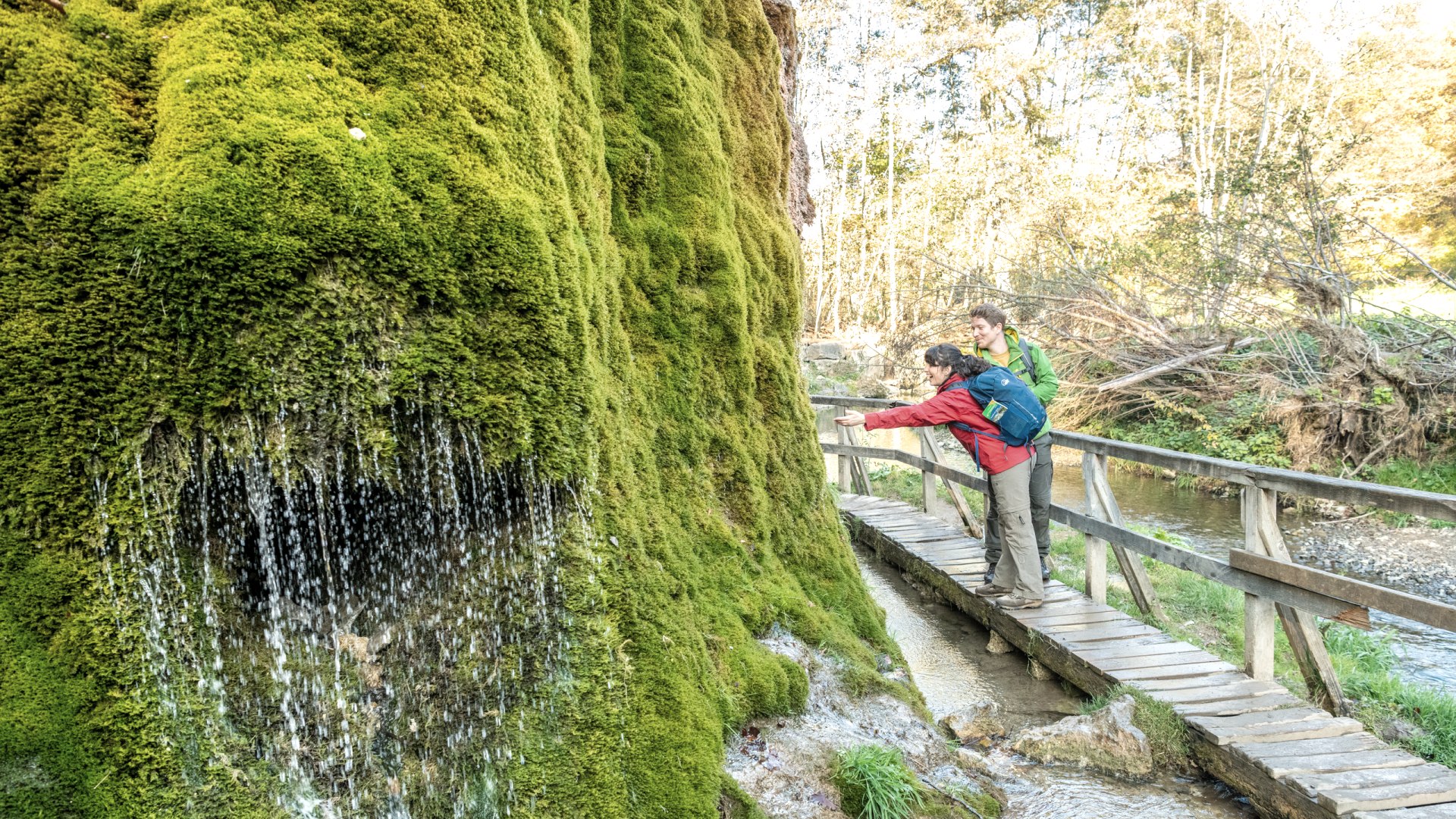 Besuch beim Wasserfall Dreimühlen, © Eifel Tourismus GmbH, Dominik Ketz Besuch beim Wasserfall Dreimühlen, © Eifel Tourismus GmbH, Dominik Ketz