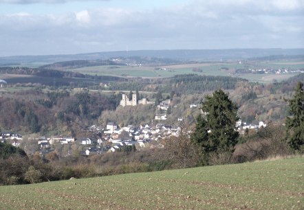 Panorama Schönecken, © Tourist-Information Prümer Land/Naturpark Geschäftsstelle Prüm Panorama Schönecken, © Tourist-Information Prümer Land/Naturpark Geschäftsstelle Prüm