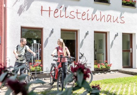 Pedelecverleih am Heilsteinhaus, © Eifel Tourismus GmbH, AR-shapefruit AG Pedelecverleih am Heilsteinhaus, © Eifel Tourismus GmbH, AR-shapefruit AG
