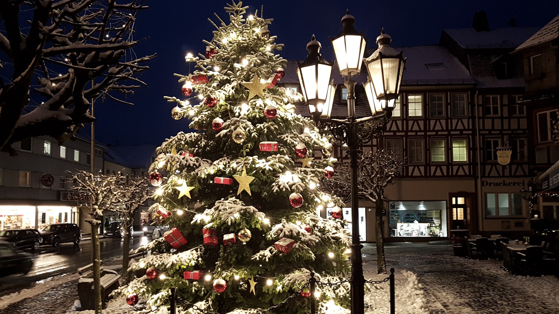 Weihnachtsbaum in Adenau, © Tourist-Information Adenau D. Scheffold Weihnachtsbaum in Adenau, © Tourist-Information Adenau D. Scheffold