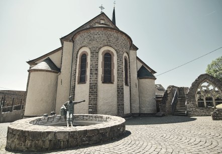 Pilgerbrunnen in Kaisersesch Eifel-Camino, © Schieferland Kaisersesch Pilgerbrunnen in Kaisersesch Eifel-Camino, © Schieferland Kaisersesch