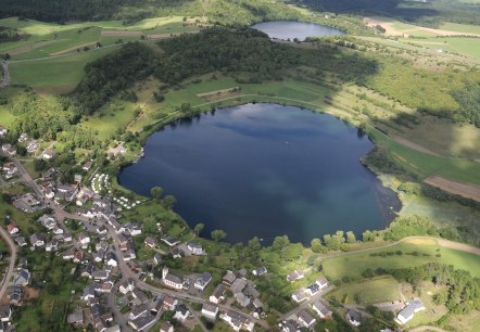 Maare der Eifel: Schalkenmehrener und Weinfelder Maar in der Nähe von Daun, © Eifel Tourismus GmbH - H. Gassen Maare der Eifel: Schalkenmehrener und Weinfelder Maar in der Nähe von Daun, © Eifel Tourismus GmbH - H. Gassen