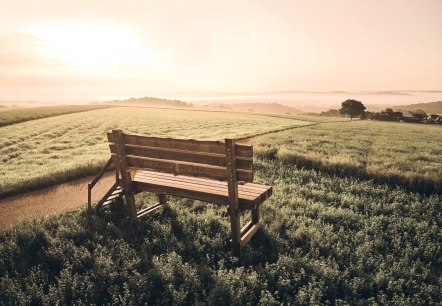 Sonnenaufgang an der Bank, © Schieferland Kaisersesch Sonnenaufgang an der Bank, © Schieferland Kaisersesch