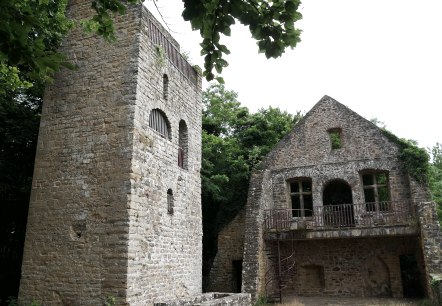 Die Ruine der Prümerburg oberhalb von Prümzurlay, © Felsenland Südeifel Tourismus GmbH Die Ruine der Prümerburg oberhalb von Prümzurlay, © Felsenland Südeifel Tourismus GmbH