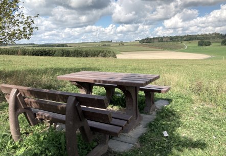 Aire de repos pendant la randonnée, © EifelWohl-GesundErleben/Tanja Otto Aire de repos pendant la randonnée, © EifelWohl-GesundErleben/Tanja Otto
