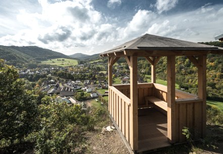 Aussichtspavillion auf der Spicher Ley, © Ahrtal-Tourismus Bad Neuenahr-Ahrweiler e.V., Dominik Ketz Aussichtspavillion auf der Spicher Ley, © Ahrtal-Tourismus Bad Neuenahr-Ahrweiler e.V., Dominik Ketz