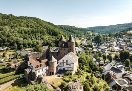 Château de Bertrada avec vue sur Mürlenbach, © Eifel Tourismus GmbH, Dominik Ketz Château de Bertrada avec vue sur Mürlenbach, © Eifel Tourismus GmbH, Dominik Ketz